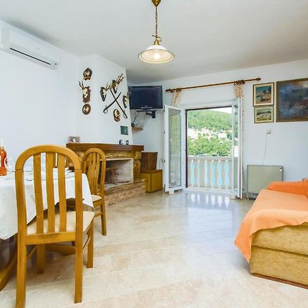 Beautiful Home In Pucisca With Wifi Ngoại thất bức ảnh