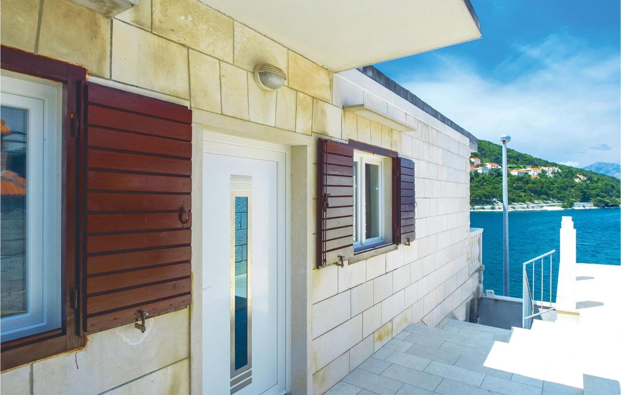 Beautiful Home In Pucisca With Wifi Ngoại thất bức ảnh