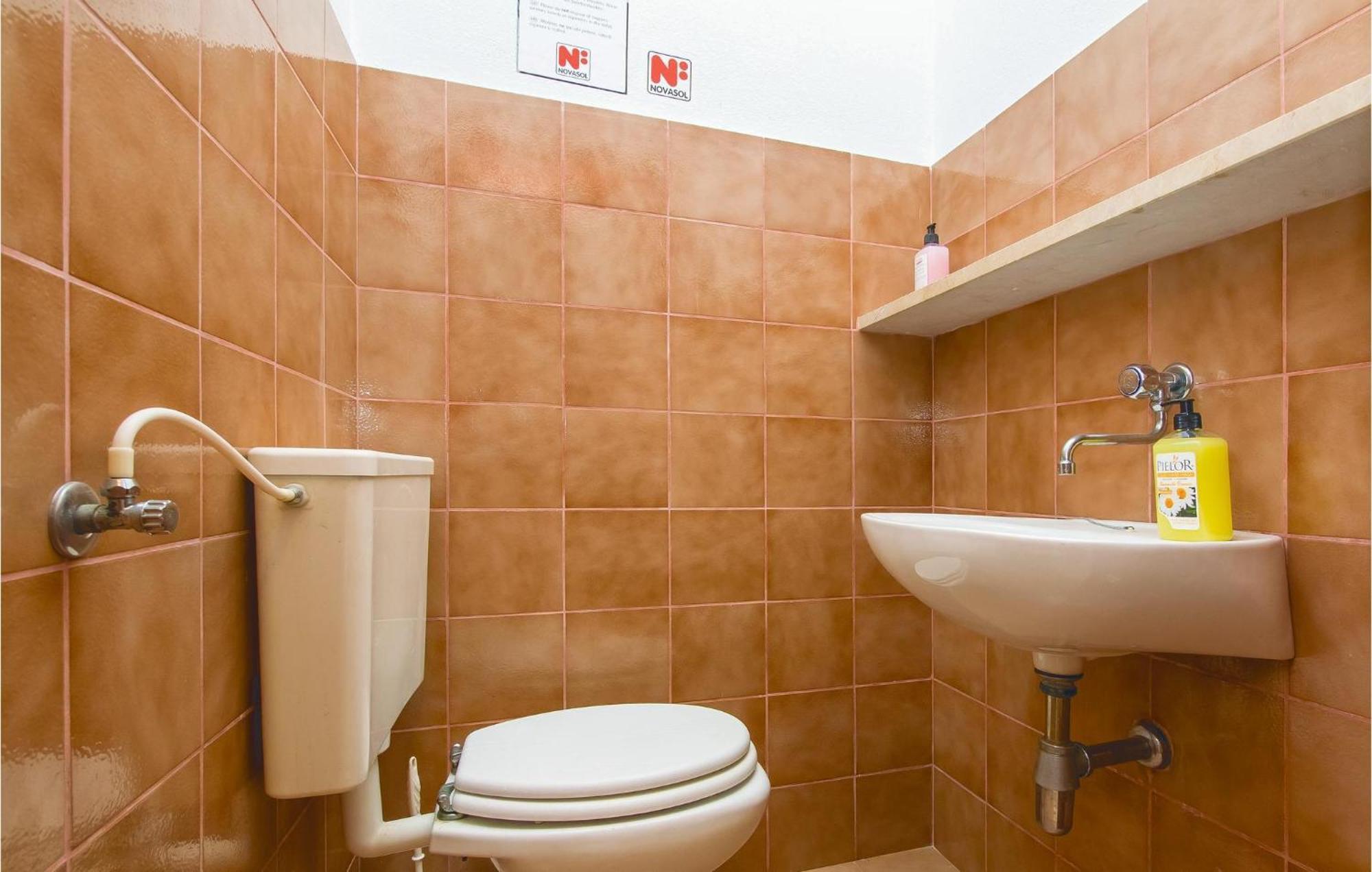 Beautiful Home In Pucisca With Wifi Ngoại thất bức ảnh