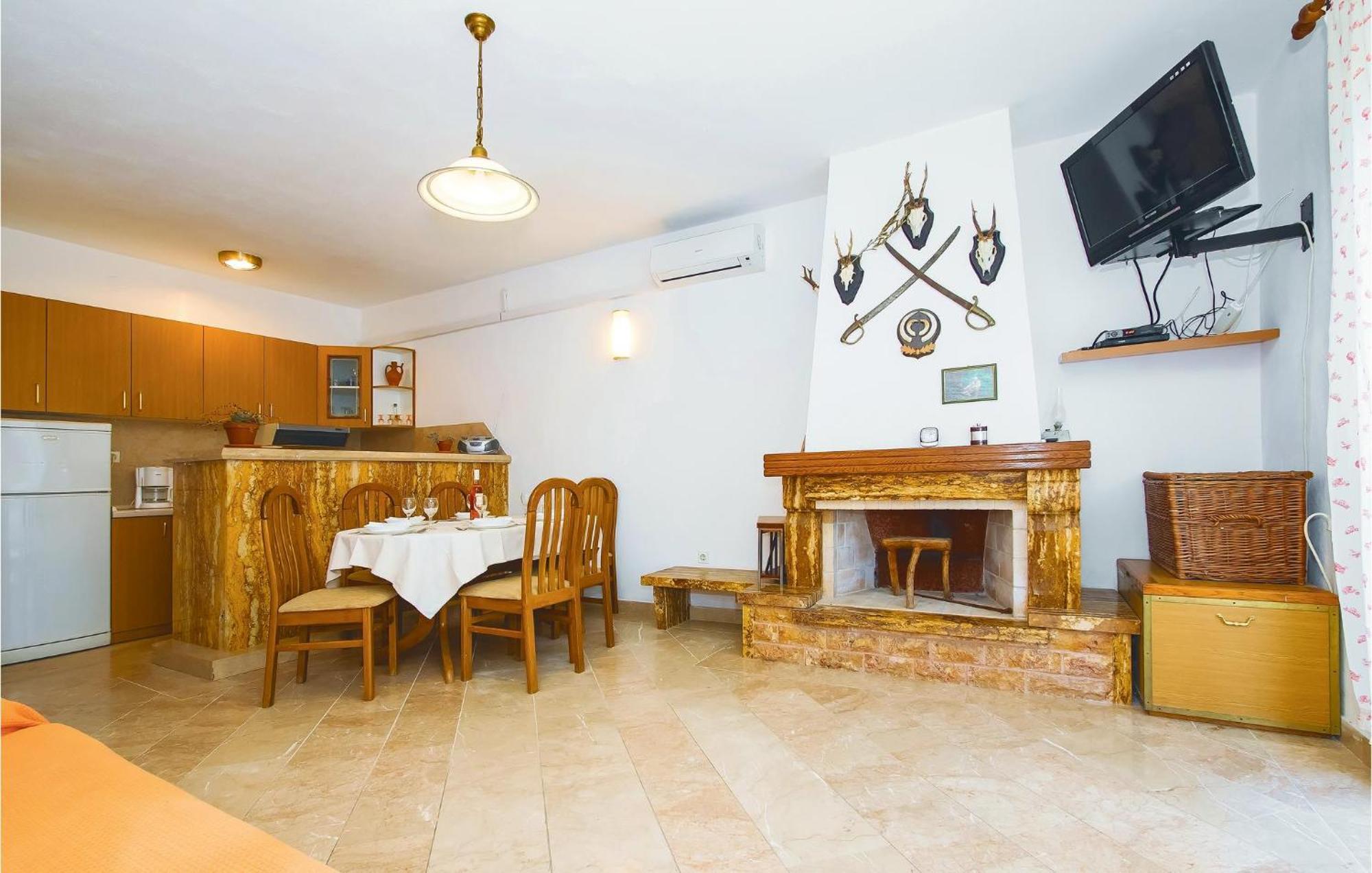 Beautiful Home In Pucisca With Wifi Ngoại thất bức ảnh