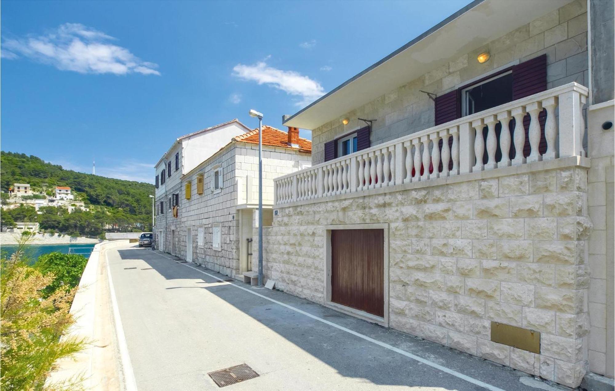 Beautiful Home In Pucisca With Wifi Ngoại thất bức ảnh