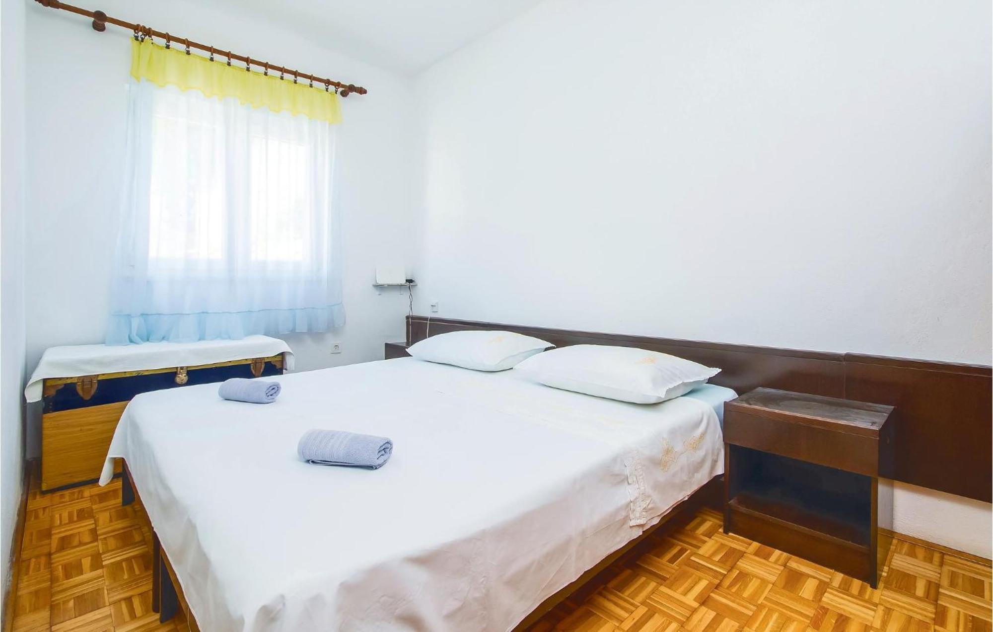 Beautiful Home In Pucisca With Wifi Ngoại thất bức ảnh