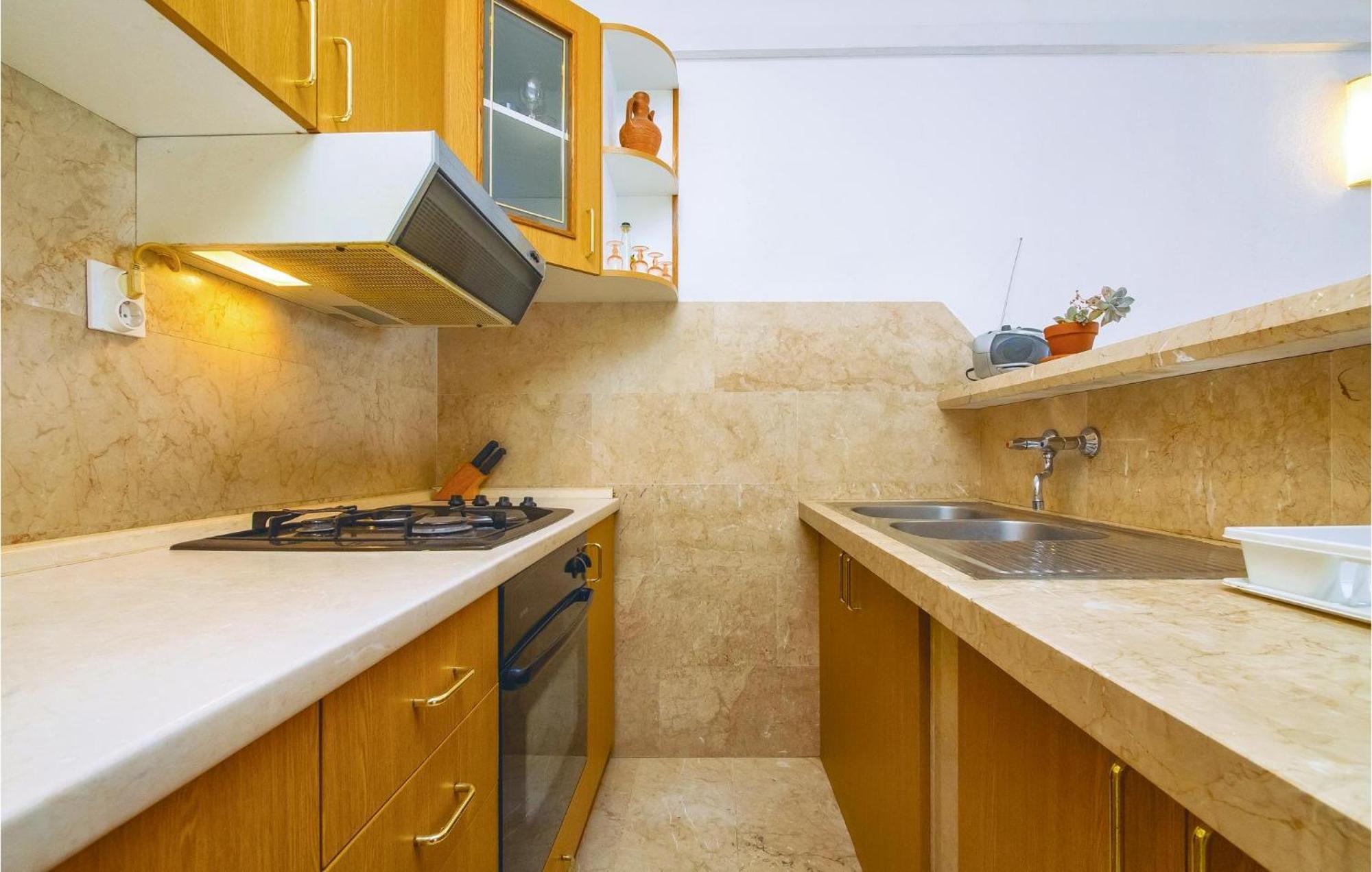 Beautiful Home In Pucisca With Wifi Ngoại thất bức ảnh