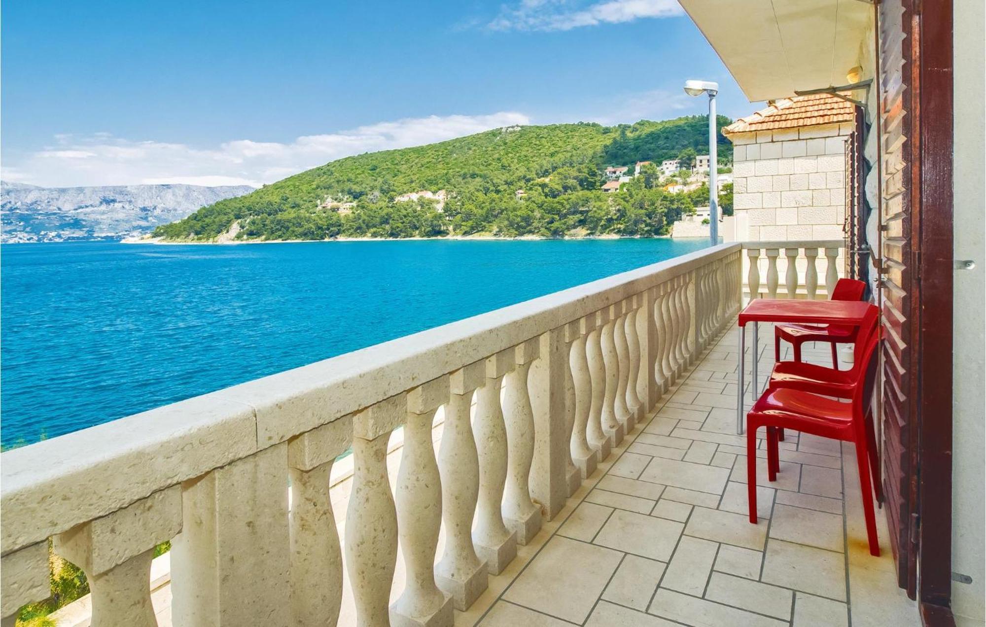 Beautiful Home In Pucisca With Wifi Ngoại thất bức ảnh